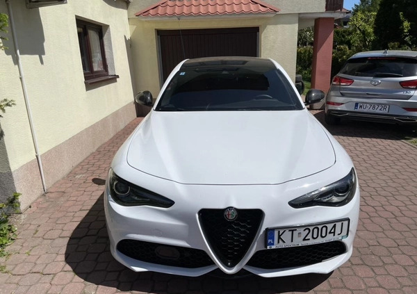 Alfa Romeo Giulia cena 98000 przebieg: 61500, rok produkcji 2018 z Tarnów małe 742